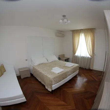 Champagne Gasthof Sirmione