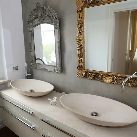 Champagne Gasthof Sirmione